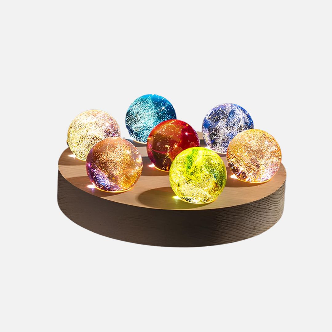 Lumineuze Kristallen Galaxie Orbs – Set van 7 Kleurrijke Sferen met Houten Basis