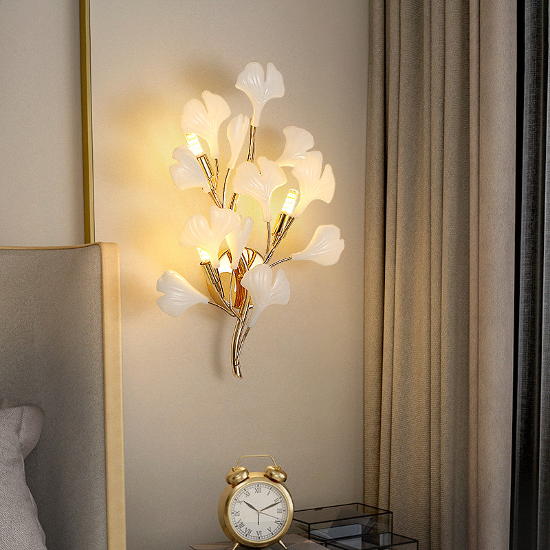 Moderne Wandlamp met Houten Accenten en Warme Verlichting voor Binnen 1