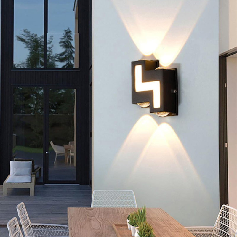 Zwarte Buiten Wandlamp met 7 LED's – Waterdicht en Duurzaam Verlichting