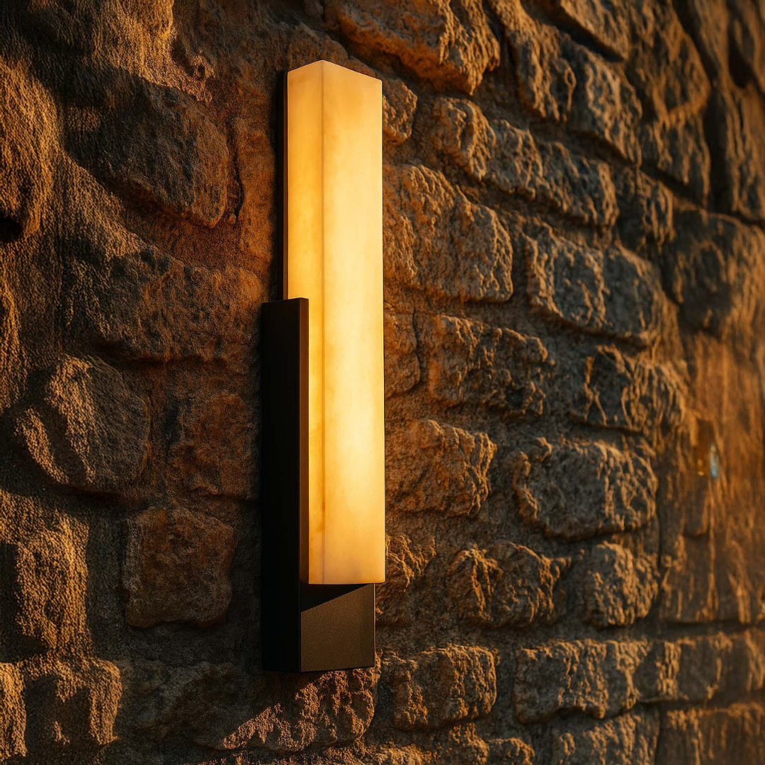Weerbestendige Buitenlamp met Marmeren Effect en Roestvrijstalen Frame – Wandlamp Buiten voor Veiligheid en Sfeer