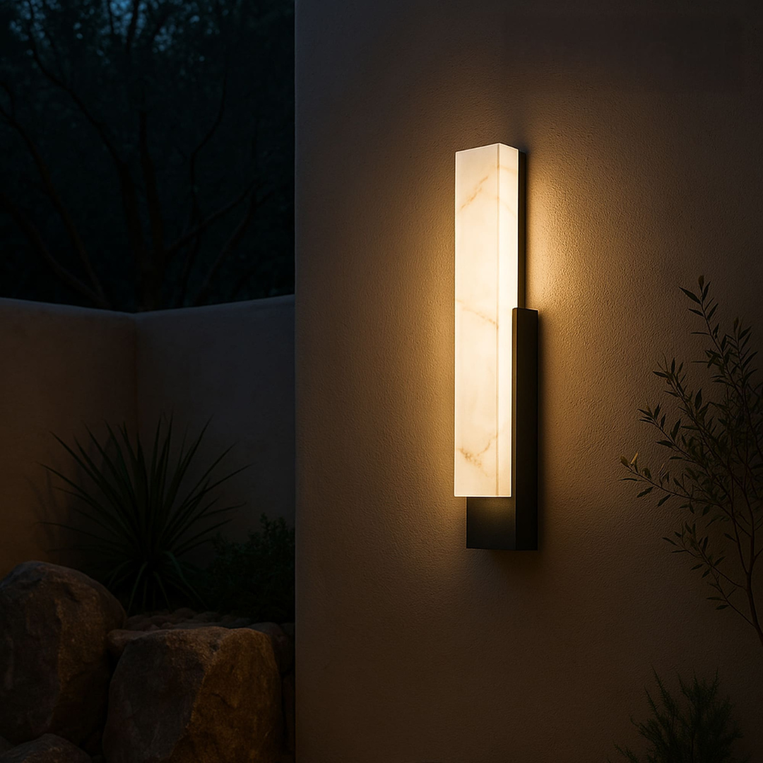 Weerbestendige Buitenlamp met Marmeren Effect en Roestvrijstalen Frame – Wandlamp Buiten voor Veiligheid en Sfeer