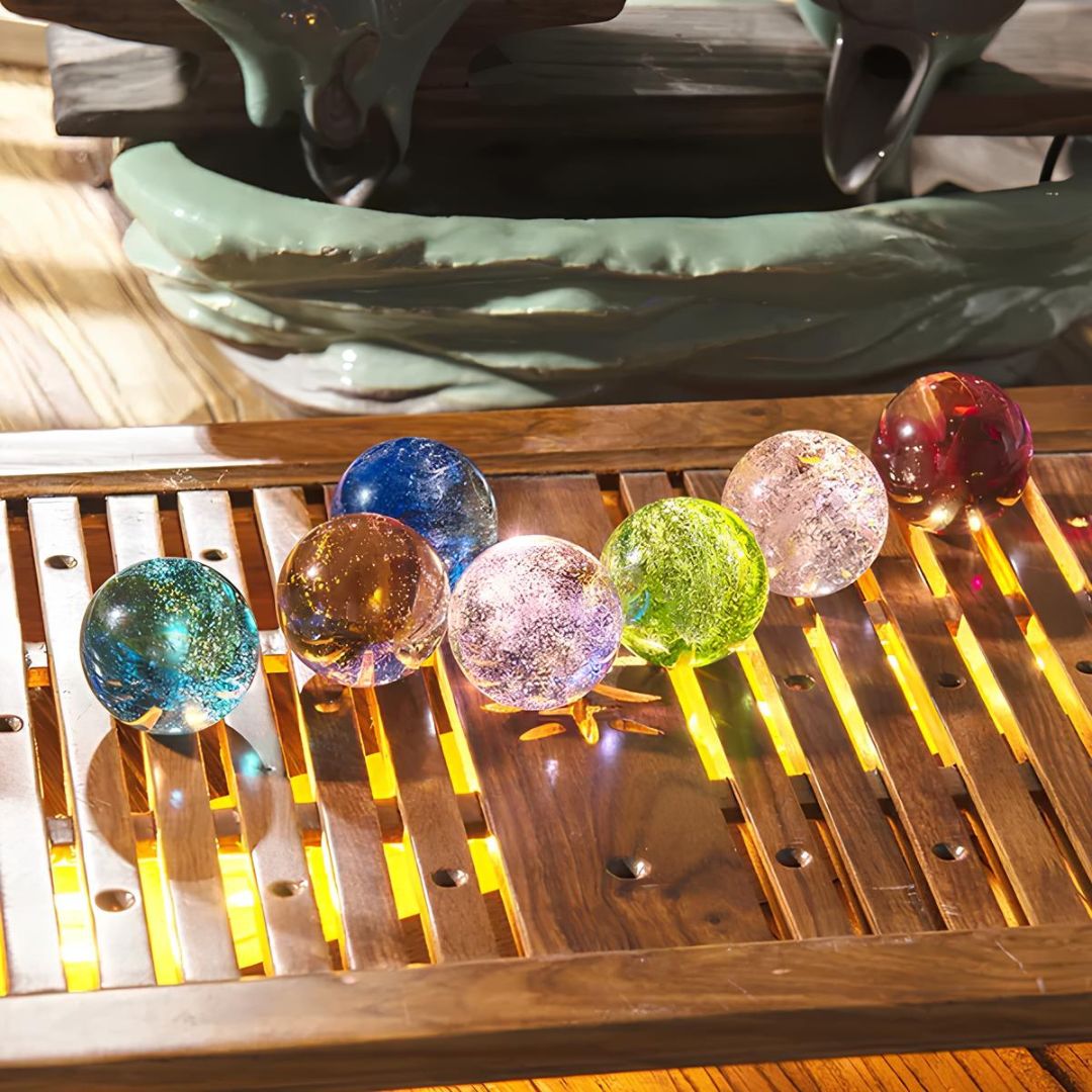 Lumineuze Kristallen Galaxie Orbs – Set van 7 Kleurrijke Sferen met Houten Basis