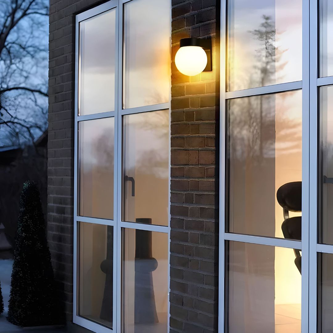 Compacte IP65 Buitenlamp met Frosted Diffuser en LED Verlichting
