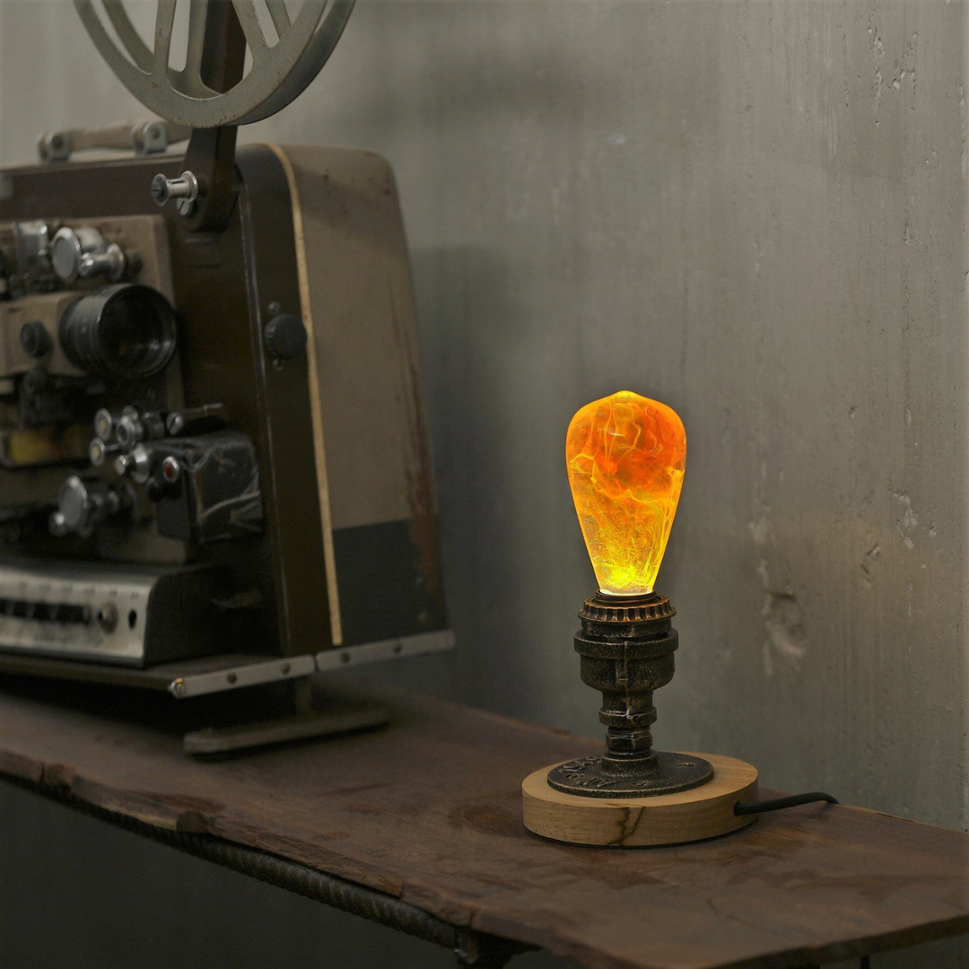 Handgemaakte LED Tafellamp met Houten Basis - Energiezuinige Verlichting